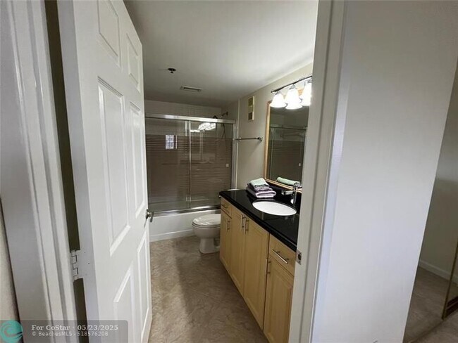 Building Photo - 7260 Kinghurst Dr