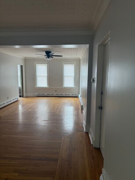 Living room - 13A Alden St
