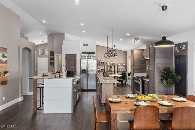 Building Photo - 3185 Castle Canyon Ave