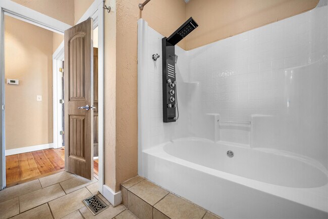 Building Photo - 1543 S Tuscany Ct