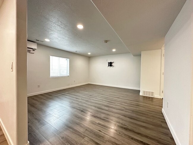 Building Photo - Great Lehi Home Now Available!