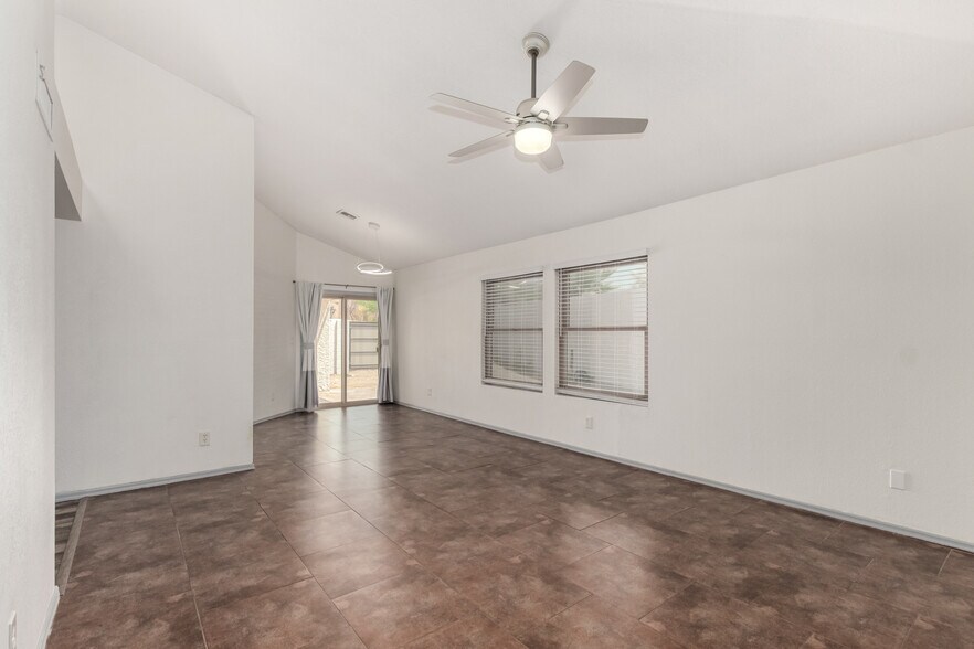 Building Photo - 3981 E South Fork Dr