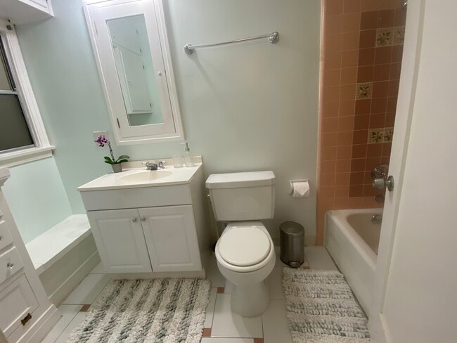 Building Photo - 2323 Las Colinas Ave