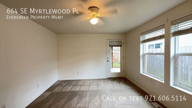Building Photo - 664 SE Myrtlewood Pl