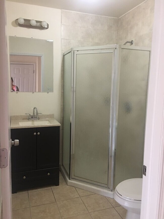 Building Photo - 342 HAWTHORNE