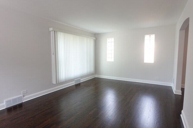 Building Photo - 2247 S 9th Ave