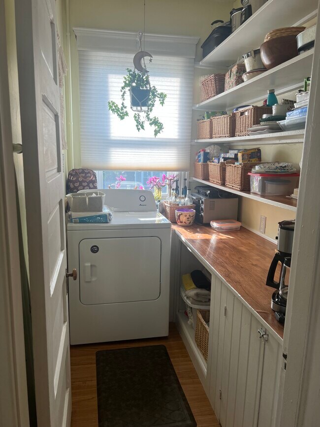 Building Photo - 95 May St