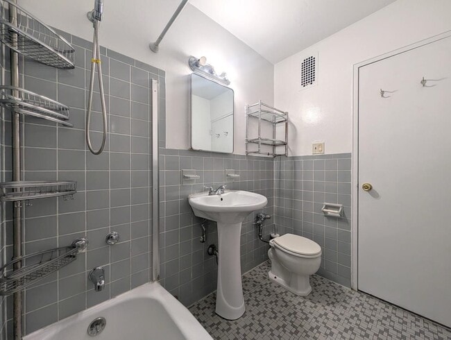 Building Photo - 225 ST PAUL Ave