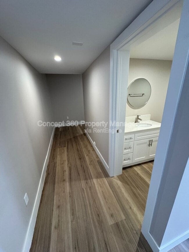 Building Photo - 1421 Obispo Ave