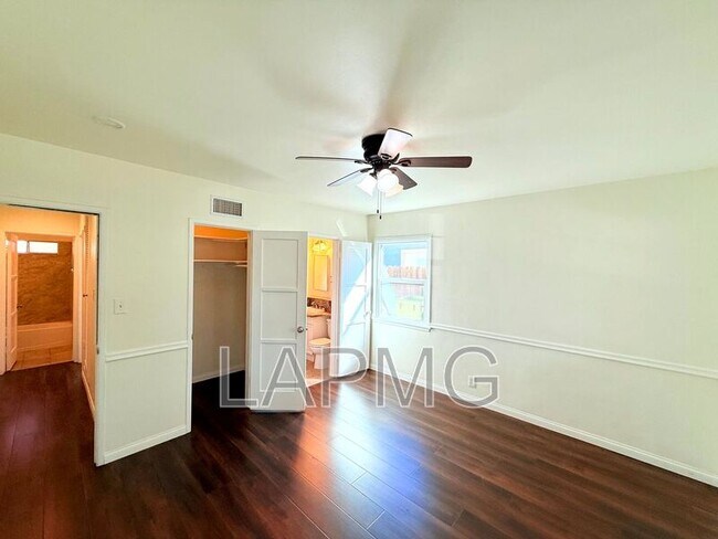 Building Photo - 17535-17537 Baltar Street