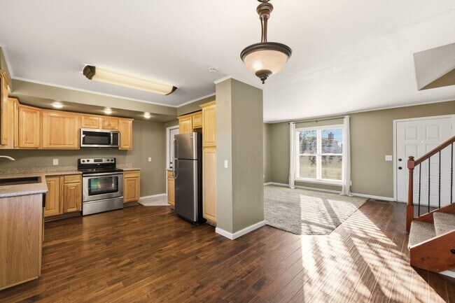 Building Photo - PRICE DROP! 3 Bedroom 2 Bathroom House Wit...