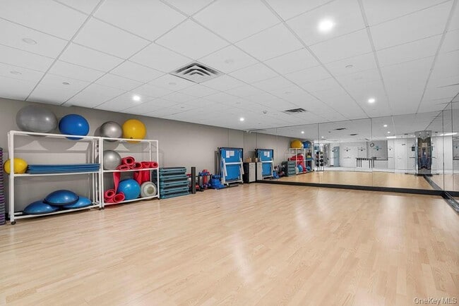 Building Photo - 4 Martine Ave