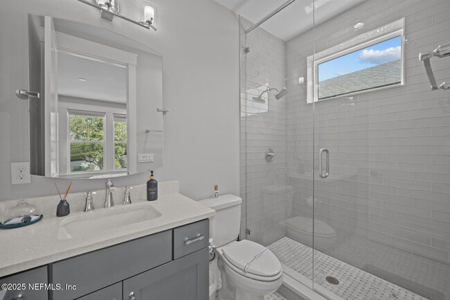 Building Photo - 372 10th St
