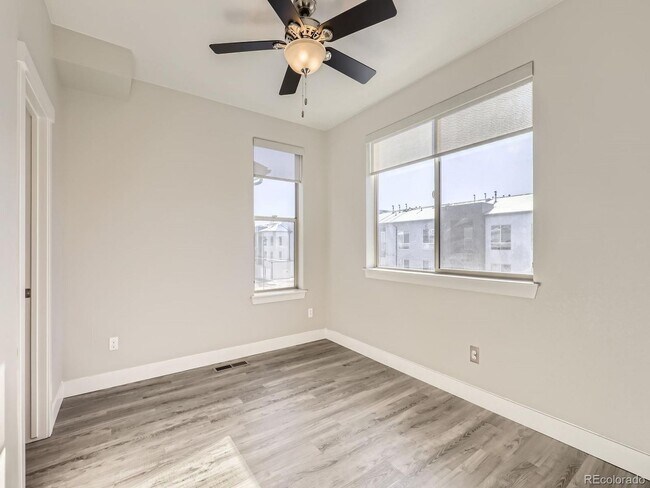 Building Photo - 2 bedroom townhome in Northfield Central Park Denver.