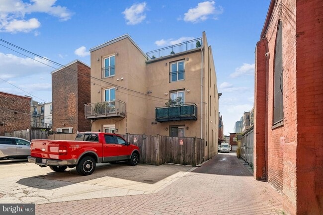 Building Photo - 1343 Q St NW