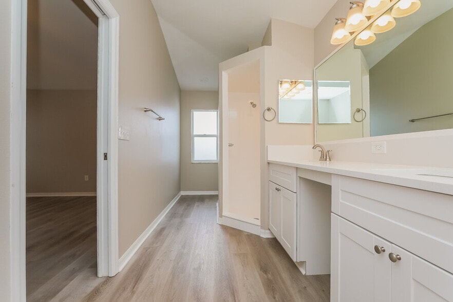 Building Photo - 411 Sand Ridge Dr