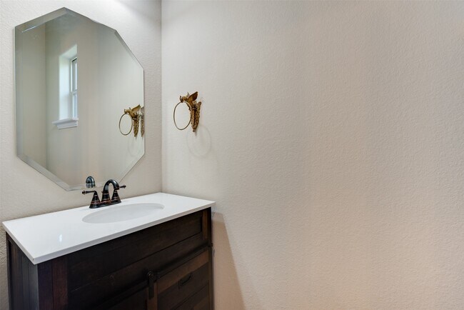 Building Photo - 6105 Stillman St