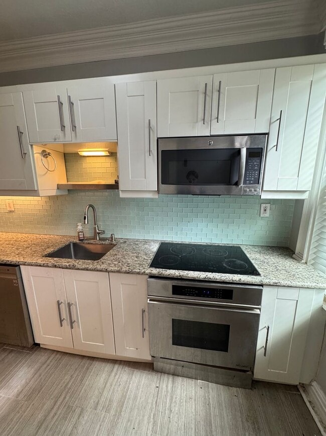 Building Photo - Charming 2 Bedroom 2 Bathroom House in Lawrenceville!