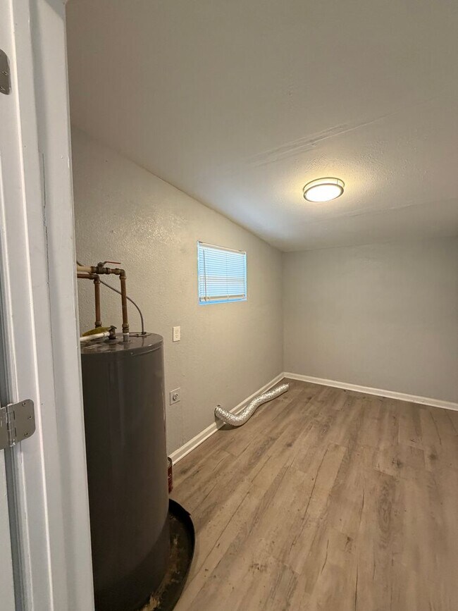 Building Photo - Welcome to St. Petersburg!!!