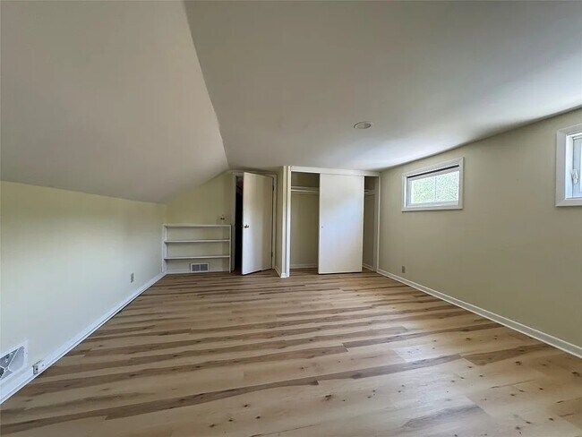 Building Photo - 400 Willow St