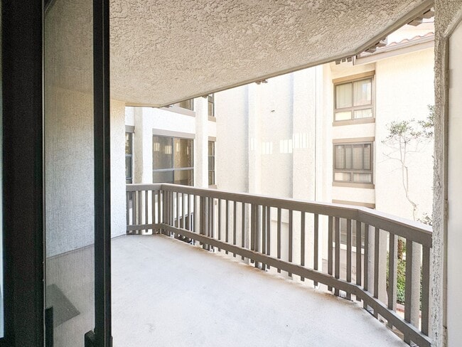 Building Photo - 2bd 2ba condo in Playa Vista !