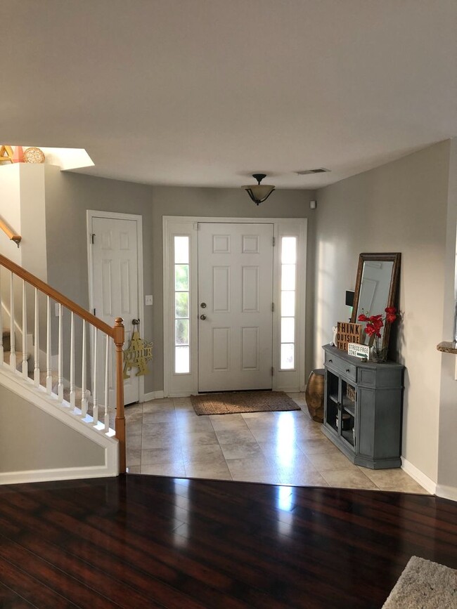 Building Photo - BEAUTIFUL HOME IN GODLEY PARK