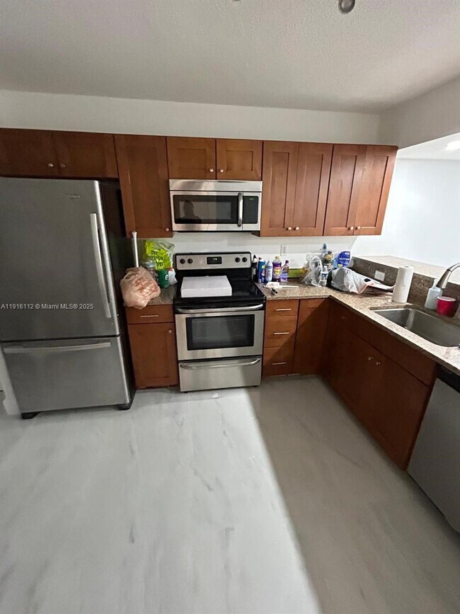 Building Photo - 1750 NE 191st St