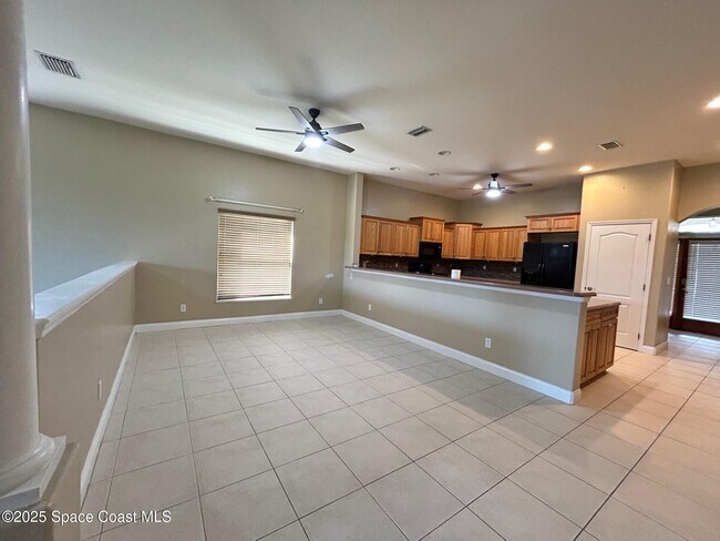 Building Photo - 1215 Clubhouse Dr