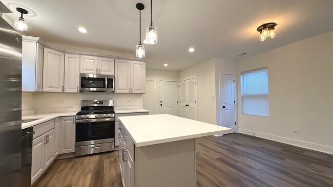 Building Photo - 114 Stephen St