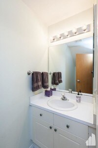 Building Photo - 2 bedroom in Chicago IL 60647
