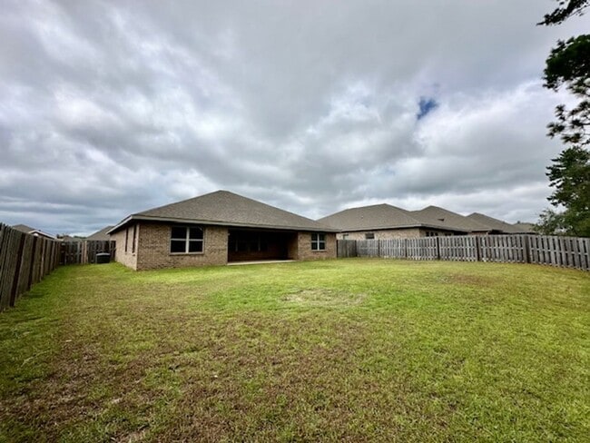 Building Photo - Beautiful 4/2/2 newer home for rent w/ community pool, playground, picnic area!