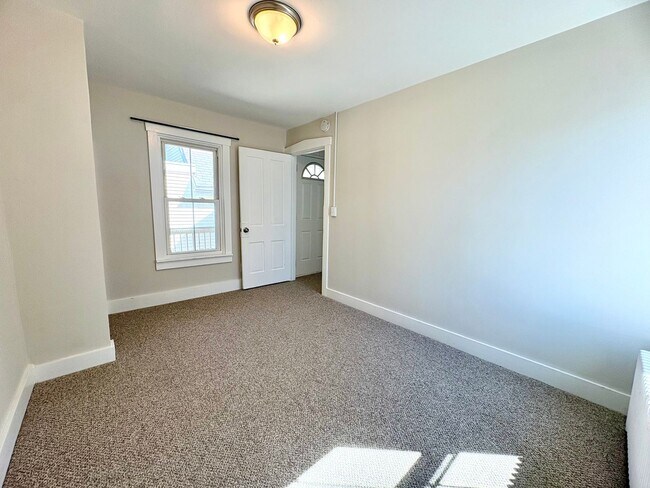 Building Photo - 3 Bedroom 1.5 Bathroom Available in Manheim!