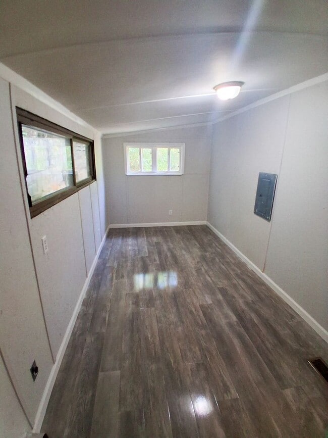 Building Photo - Inviting 2-Bedroom, 1-Bath Home in a Prime...