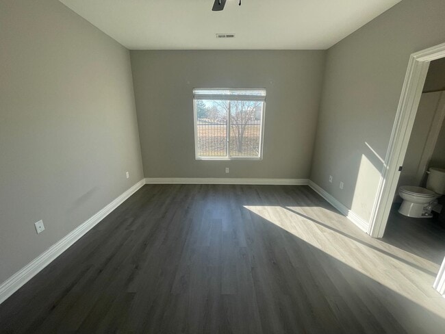 Building Photo - 5501/03 N Edwards Cir