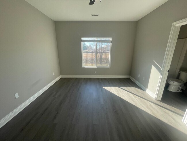 Building Photo - 5533/35 N Edwards Cir