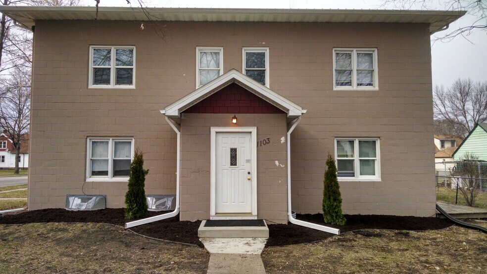 Exterior of building - 1103 14th St E