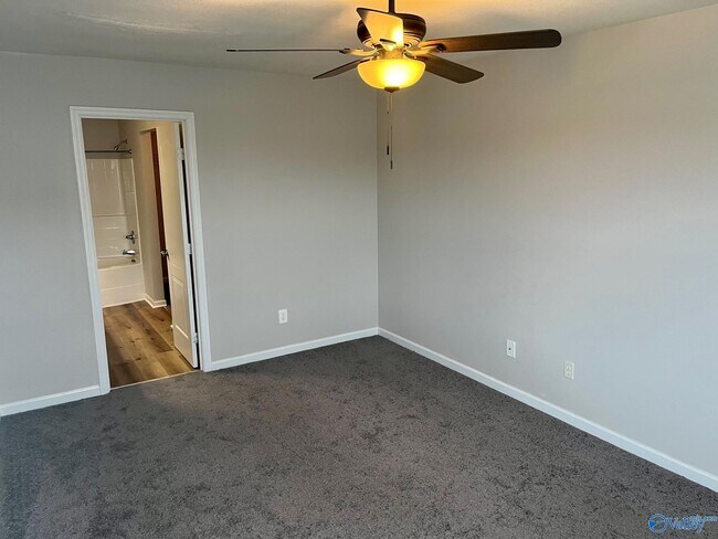 Building Photo - 193 Cloverbrook Dr