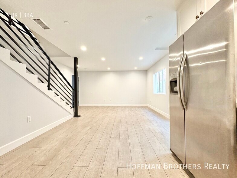 Building Photo - 6032 Romaine St