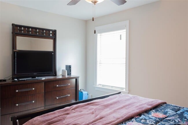 Building Photo - 950 Wheat Ridge Dr