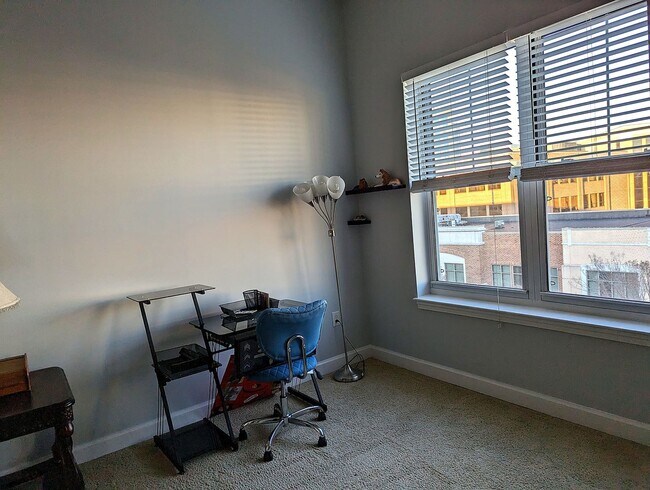 Building Photo - The Easy Life at City Center