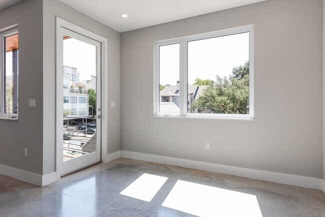 Building Photo - 3107 Walling Dr