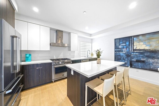 Building Photo - 497 N St Andrews Pl