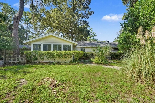 Building Photo - 18 Silverstone Cir