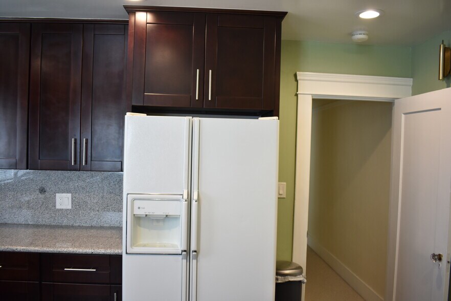 Building Photo - 917 Grand Ave