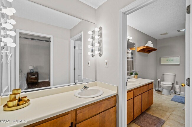 Building Photo - 420 Cobblestone Dr