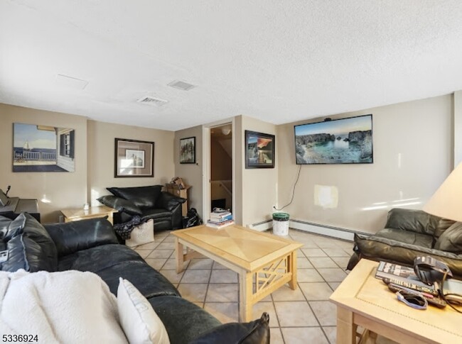 Building Photo - 458 Greenway Dr
