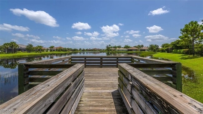 Building Photo - 1980 Wellington St