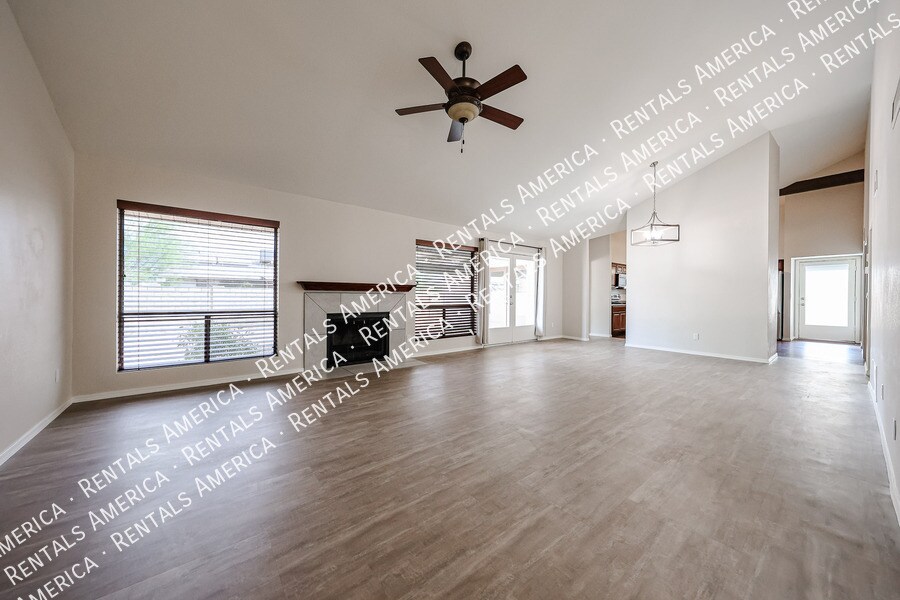 Building Photo - 1716 E Redfield Rd