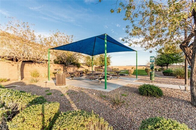 Building Photo - 788 Forest Peak St