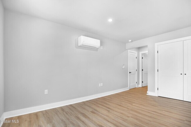 Building Photo - 103 E High St